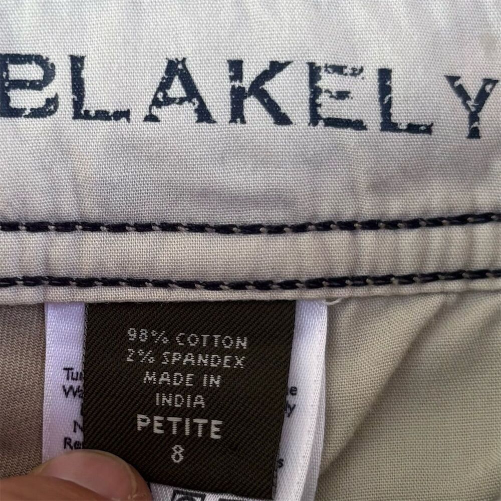 Eddie Bauer Blakely Women's Beige Chino Shorts Petite Size 8 Casual - Picture 3 of 5